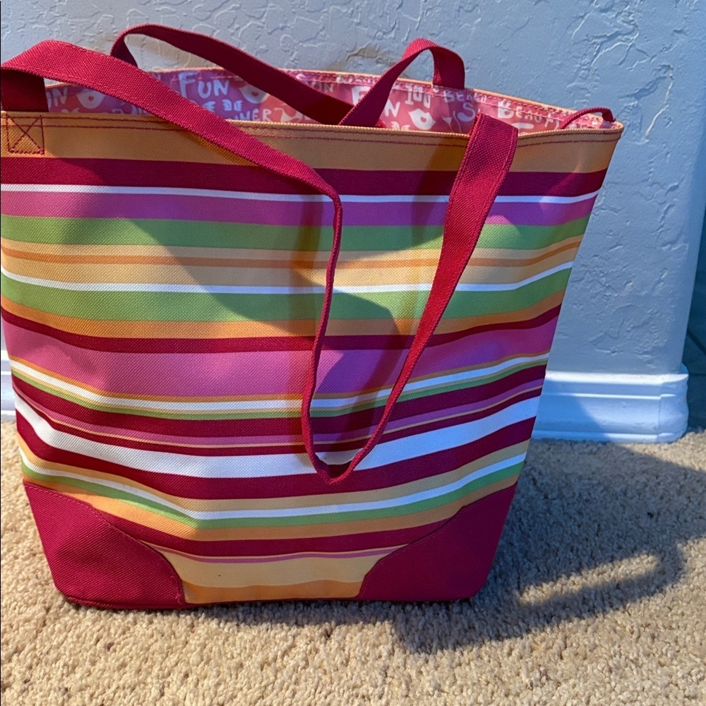 NWOT Beach bag Colorful Striped Tote and Pouch Set - Picture 3 of 4